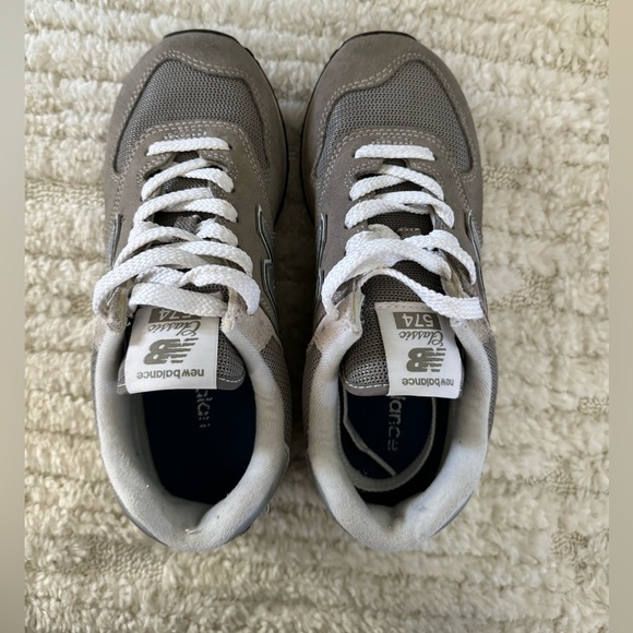 Women’s New Balance 574 Shoes - Picture 3 of 4